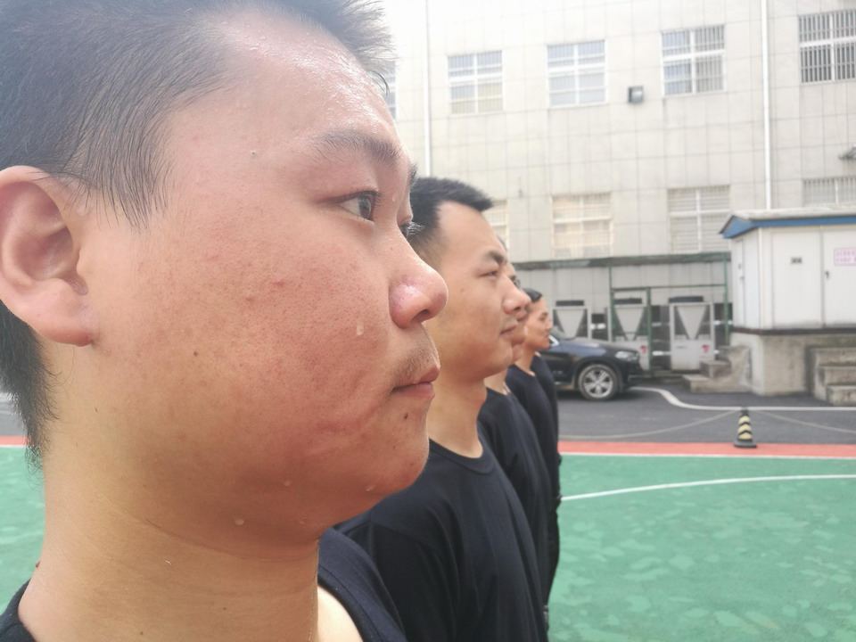 C:\Documents and Settings\Administrator\桌面\挥洒青春汗水 强化警务技能\1111_看图王.jpg
