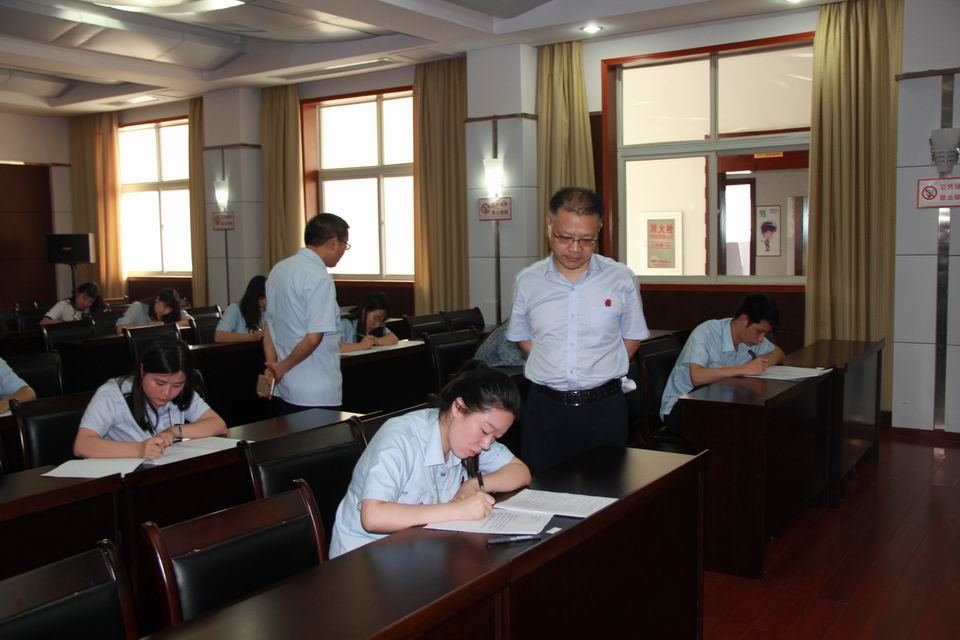 C:\Documents and Settings\Administrator\桌面\云梦法院书记员迎来“期中考”\111_看图王.jpg