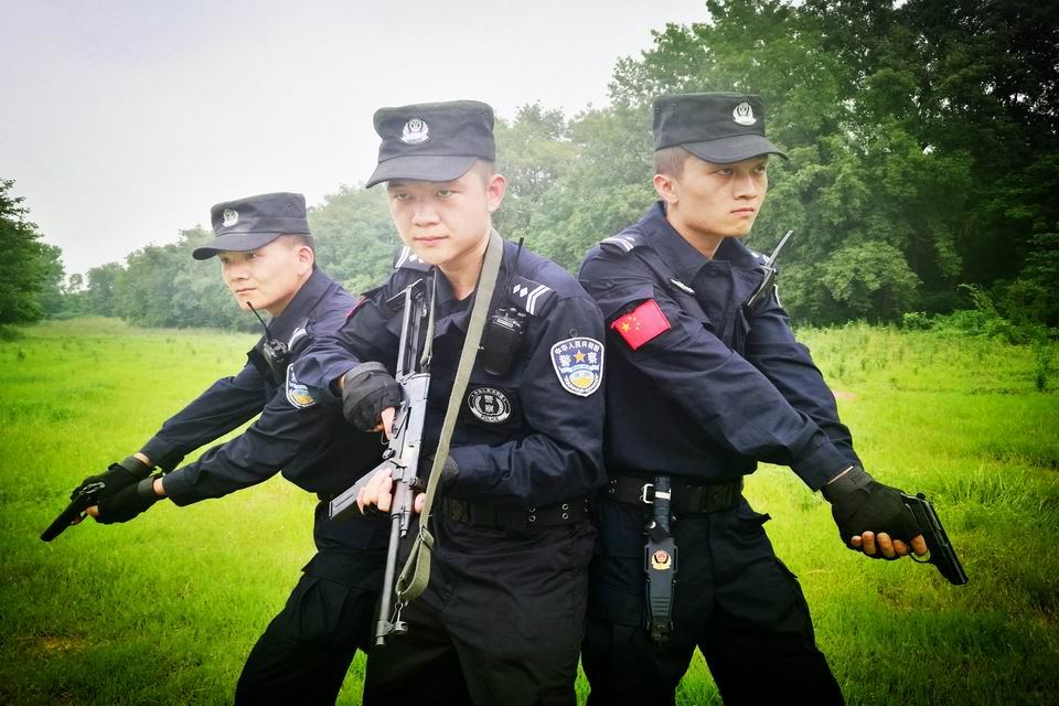 C:\Documents and Settings\Administrator\桌面\我院司法警察大队开展实弹射击训练\33333_看图王.jpg