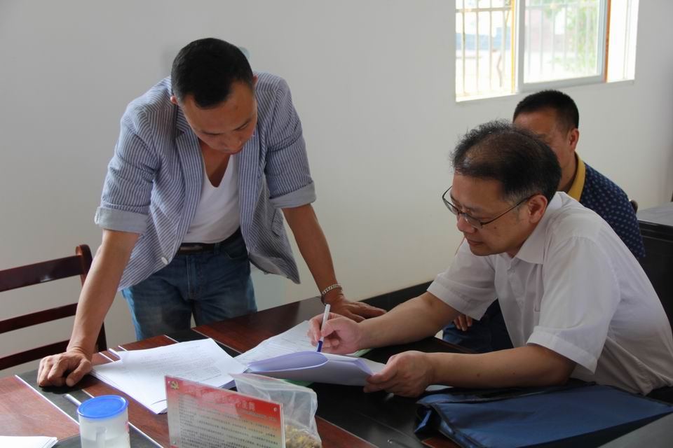 C:\Documents and Settings\Administrator\桌面\云梦法院开展精准扶贫工作\gdhhhh_看图王.jpg